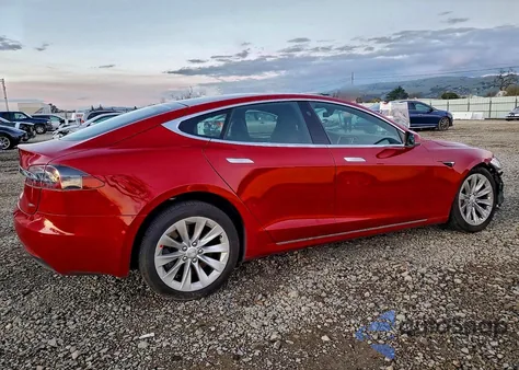 2017 Tesla Model S z USA, uszkodzony, nr VIN 5YJSA1E28HF215032
